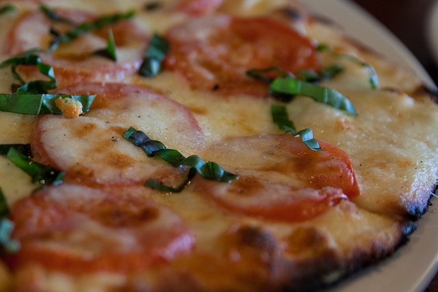 Want to Eat Takeout Tonight, Arbors at Arundel Preserve? Order a Pie from Gianni’s Pizza!